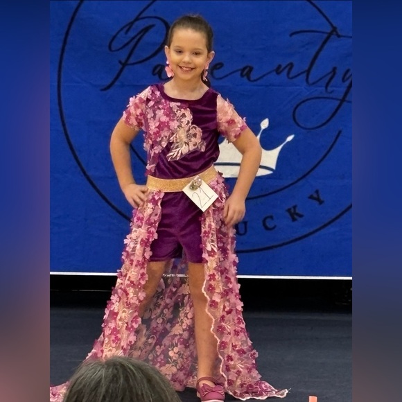 Custom one of a kind fun fashion - Picture 5 of 5